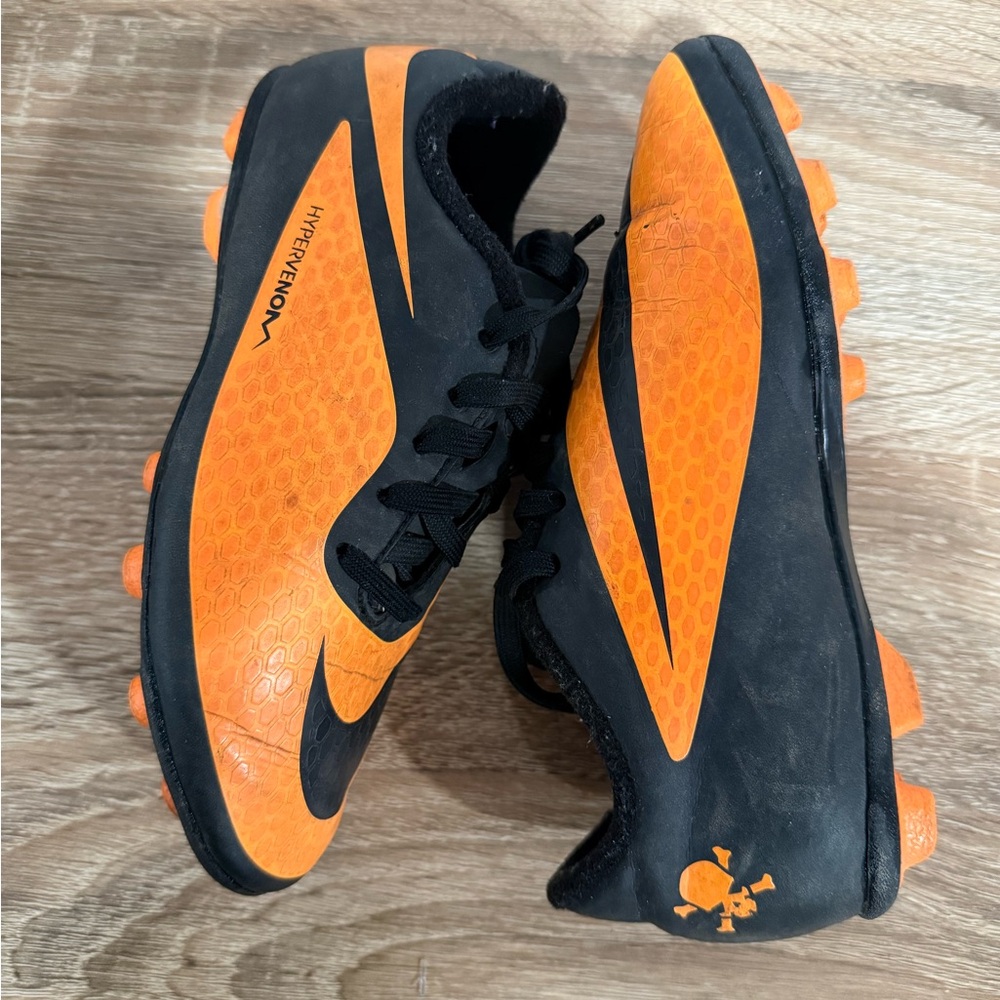 Nike Black and Orange Neymar  Hyper-venom cleats - Picture 2 of 5